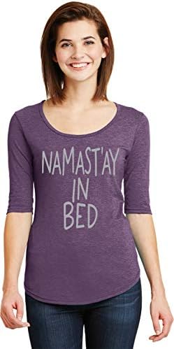 חולצת טריקו של יוגה נשים Namast'ay במיטה 3/4 Scoopneck Scoopneck